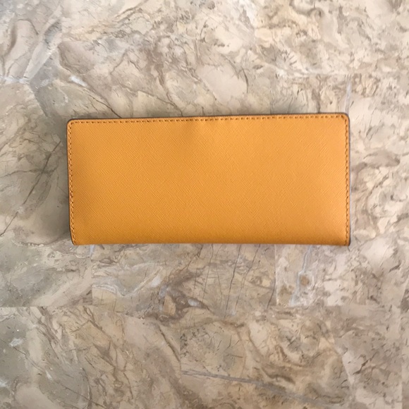Micheal Kors bifold 🛍 - Picture 4 of 5
